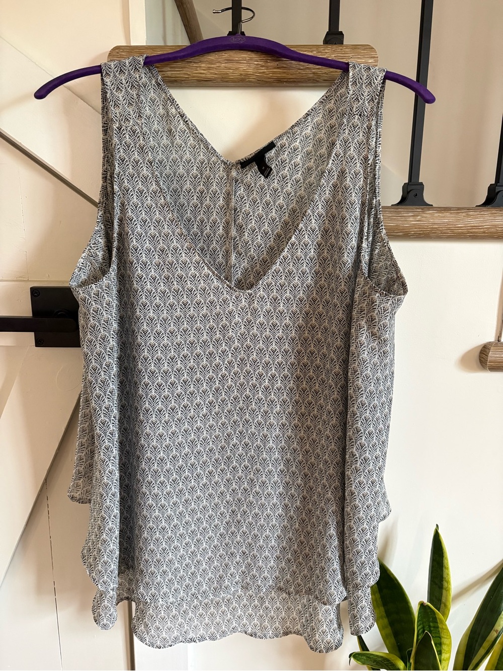 Lane Bryant Gray & White Geometric V-Neck Sleeveless Camisole